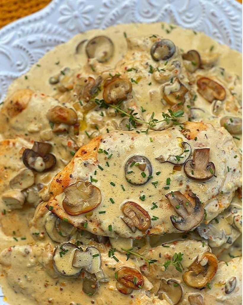 Chicken Fungi ( Chicken in creamy mushroom sauce)